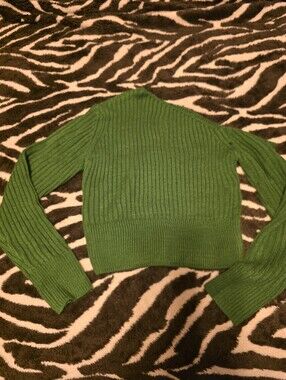 Cropped Ribbed Scoop-Neck Sweater in Green